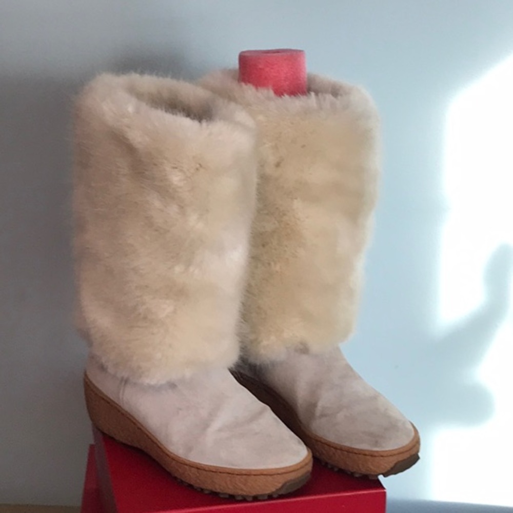 Adorable Oscar Sports “made in Italy” snow bunny boots. Winter white/soft gray